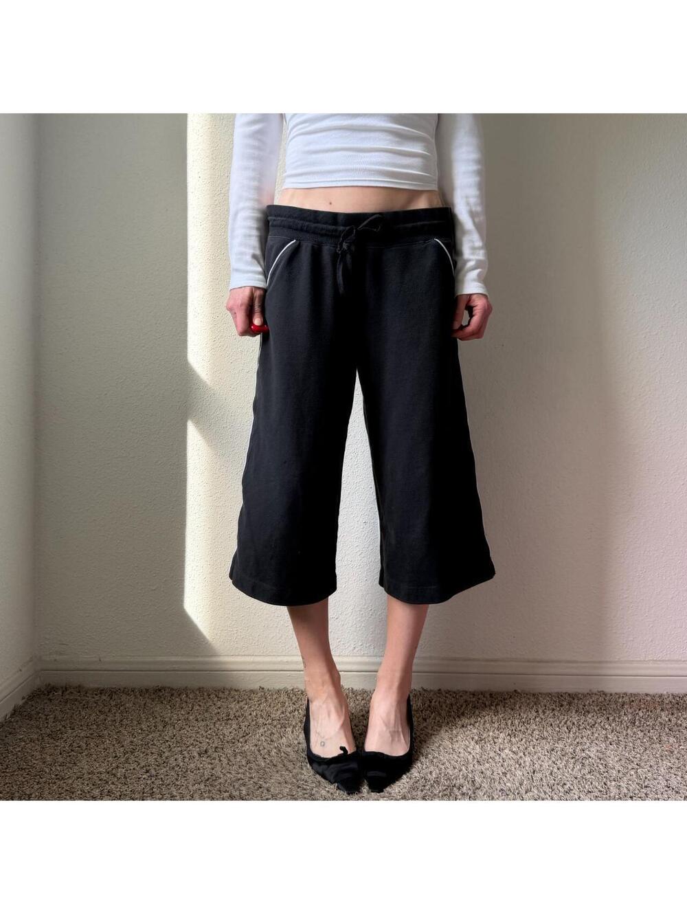 Insane vintage y2k Nike low rise wide leg flare black cropped sweatpants capris